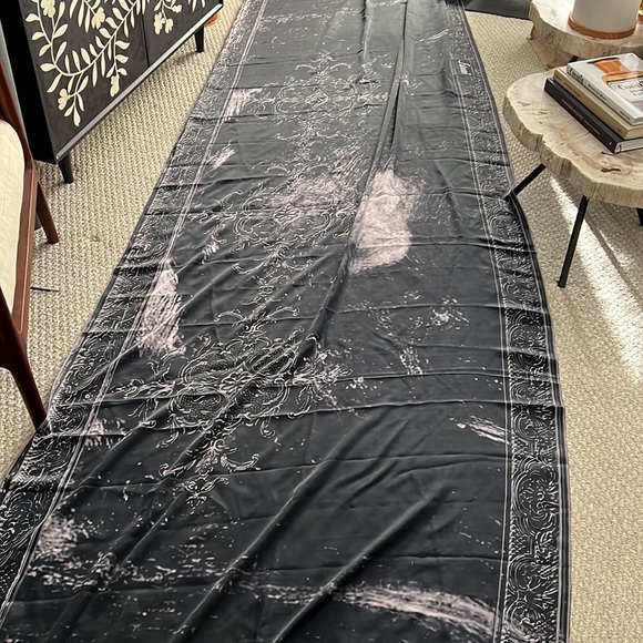 $225 new with tags Satomi saree baroque pattern with red trim 100% silk - Picture 6 of 11